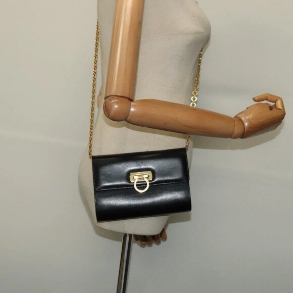 Salvatore Ferragamo Gancini Chain Shoulder Bag Leather Black Gold Auth hk2926 - Picture 1 of 16